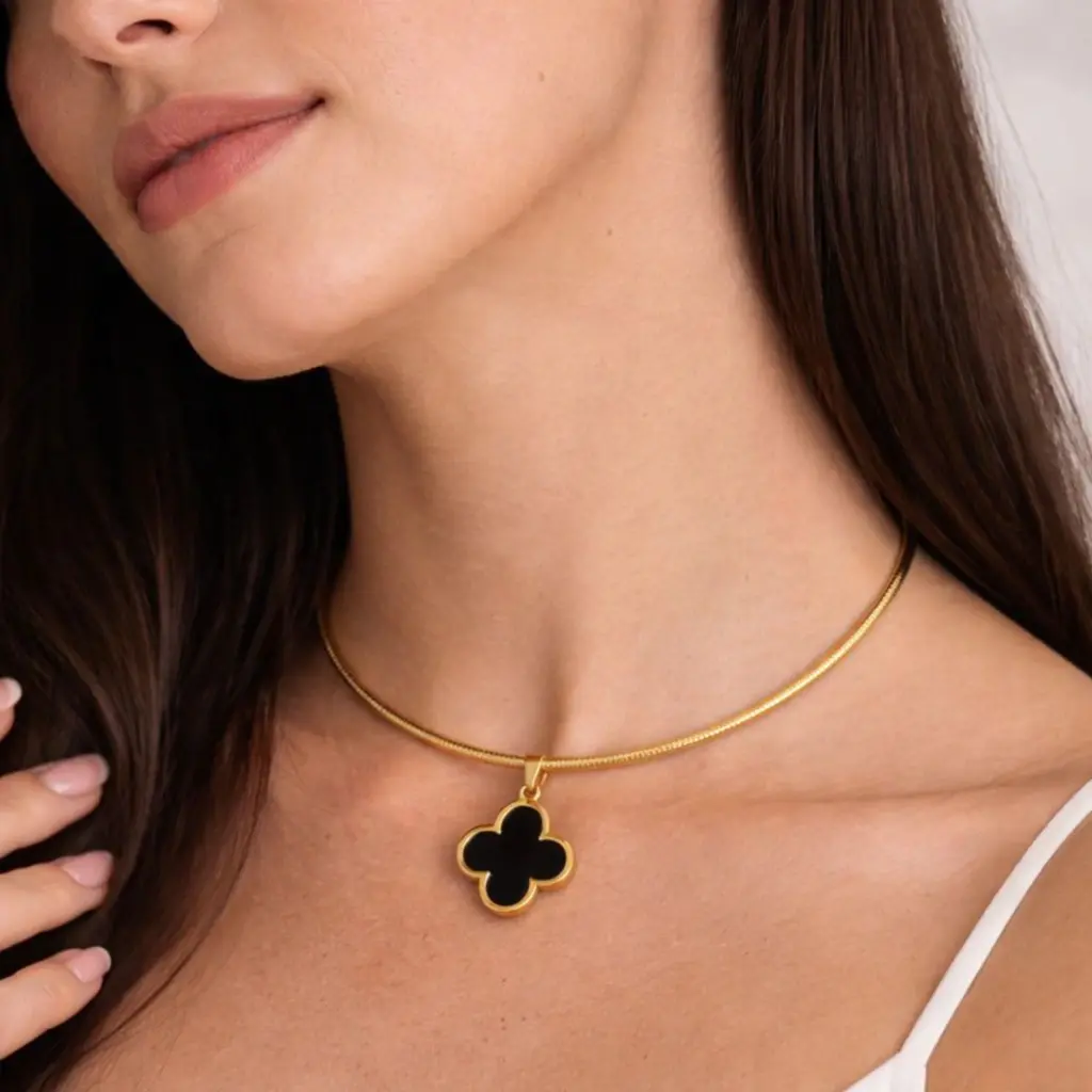 Choker Aro Liso Trevo Dourada Aço Inoxidável