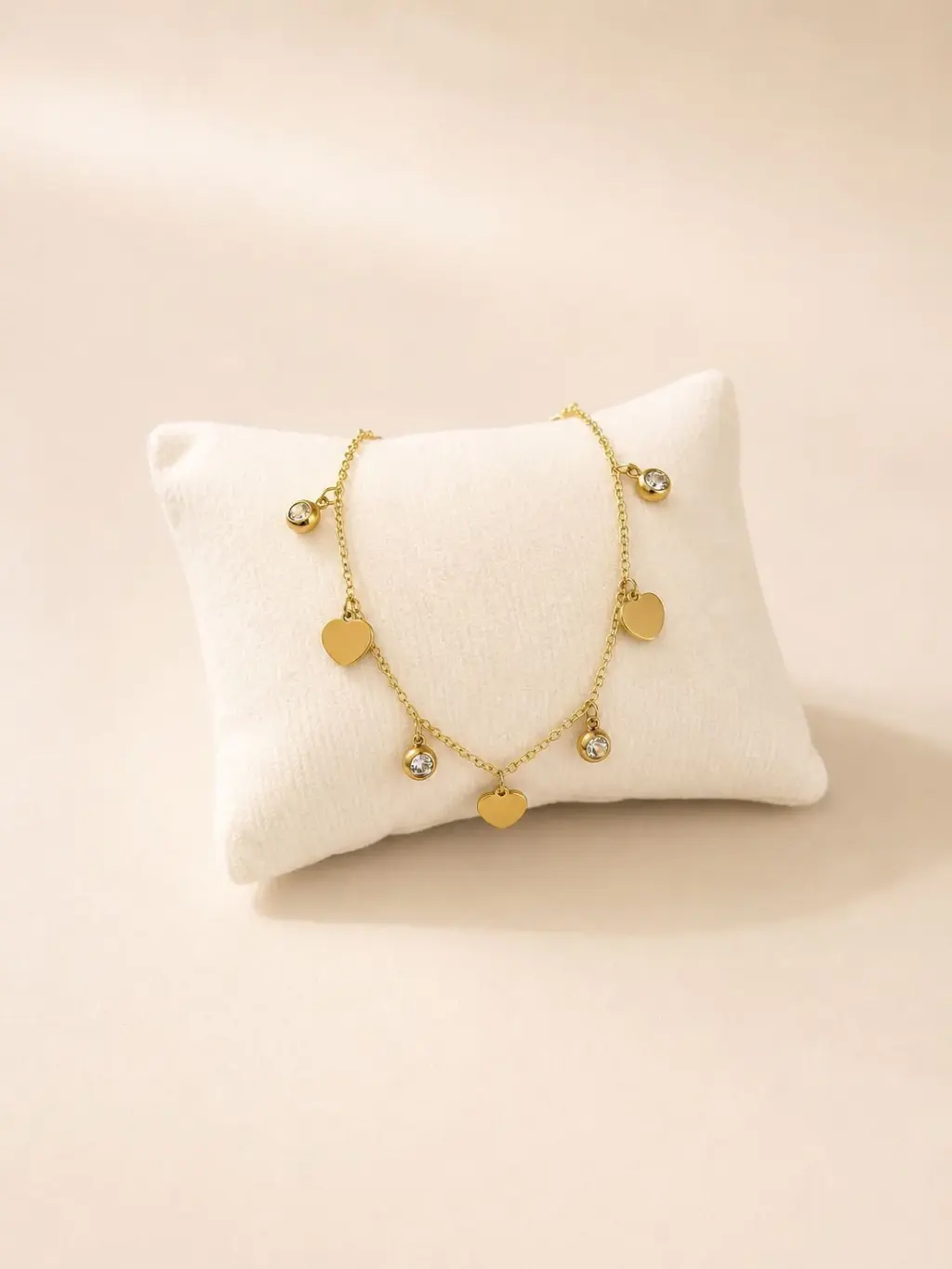 Colar Medalinhas Corações e Cristais Dourado