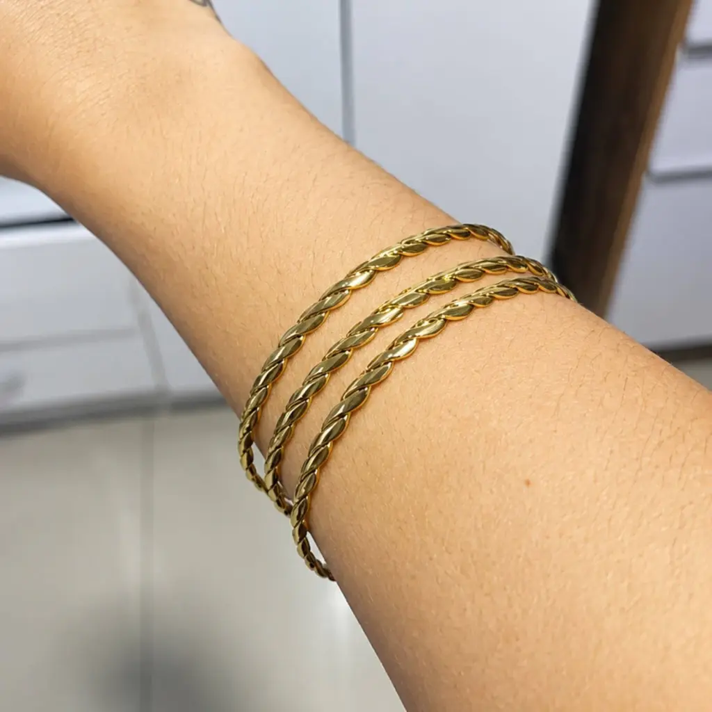 Trio de Braceletes Torcidos Dourado Aço Inoxidável